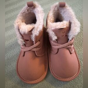 Carter’s Pink Booties Lined w/ Faux Fur Baby Girl 9-12 MTHS - Kitty on front